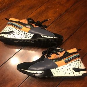 Steve Madden tennis shoe